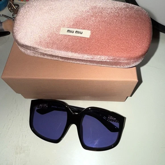 Miu Miu Cool Sunglasses - Picture 4 of 4